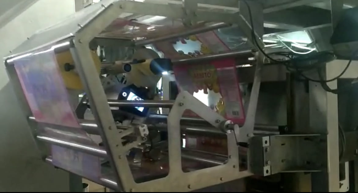 Dikey Paket Etiketleme Makinesi